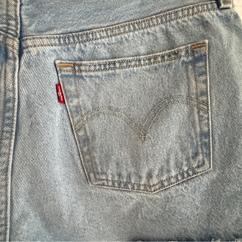 Levi's Classic Originsl Fit 501 Light Wash Denim Cutoff Shorts Women's Size 29 - Picture 13 of 14